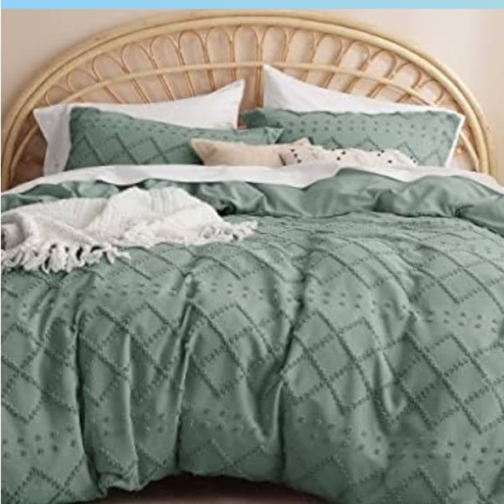 Sage Green Textured Queen Bedding Set with Shams (2)
